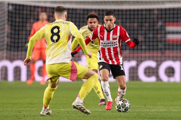 2025-02-19 PSV v Juventus - UEFA Champions League 2024 25 League Knockout Play-off Second Leg EINDHOVEN, NETHERLANDS - FEBRUARY 19: Mauro Junior of PSV is challenged by Teun Koopmeiners of Juventus during the UEFA Champions League 2024 25 League Knockout Play-off Second Leg match between PSV and Juventus at Philips Stadion on February 19, 2025 in Eindhoven, Netherlands. Eindhoven Philips Stadion Netherlands Content not available for redistribution in The Netherlands directly or indirectly through any third parties. Copyright: xHansxvanxderxValkx