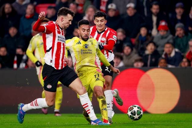 2025-02-19 PSV v Juventus - UEFA Champions League 2024 25 League Knockout Play-off Second Leg EINDHOVEN, NETHERLANDS - FEBRUARY 19: Nicolas Gonzalez of Juventus battles for the ball with Ivan Perisic of PSV and Richard Ledezma of PSV during the UEFA Champions League 2024 25 League Knockout Play-off Second Leg match between PSV and Juventus at Philips Stadion on February 19, 2025 in Eindhoven, Netherlands. Eindhoven Philips Stadion Netherlands Content not available for redistribution in The Netherlands directly or indirectly through any third parties. Copyright: xBroerxvanxdenxBoomx