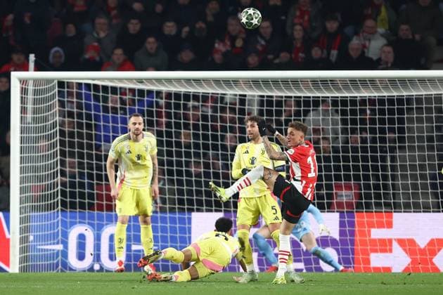 EINDHOVEN, 19-02-2025, Philips Stadium, UEFA Champions League season 2024 25, match between PSV and Juventus, Juventus player Lloyd Kelly, Juventus player Manuel Locatelli, PSV player Noa Lang PSV - Juventus  x27943626x Copyright: