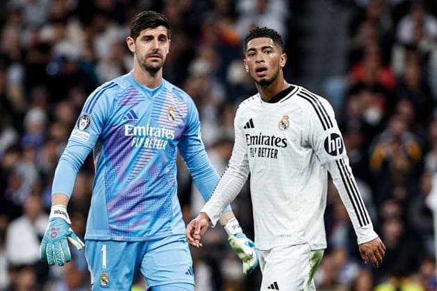 Thibaut Courtois of Real Madrid (L) and Jude Bellingham of Real Madrid (R) Real Madrid v Manchester City, UEFA Champions League, Knockout Round Play-offs, Second Leg, Football, Santiago BernaboÆ?Ã?Æ?o Ã? u, Madrid, Spain - 19 Feb 2025 EDITORIAL USE ONLY No use with unauthorised audio, video, data, fixture lists, club league logos or live services. Online in-match use limited to 120 images, no video emulation. No use in betting, games or single club league player publications. Copyright: xRubenxAlbarran Shutterstockx 15137179bg