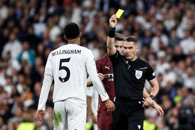 Jude Bellingham of Real Madrid receives a yellow card Real Madrid v Manchester City, UEFA Champions League, Knockout Round Play-offs, Second Leg, Football, Santiago BernaboÆ?Ã?Æ?o Ã? u, Madrid, Spain - 19 Feb 2025 EDITORIAL USE ONLY No use with unauthorised audio, video, data, fixture lists, club league logos or live services. Online in-match use limited to 120 images, no video emulation. No use in betting, games or single club league player publications. Copyright: xRubenxAlbarran Shutterstockx 15137179be