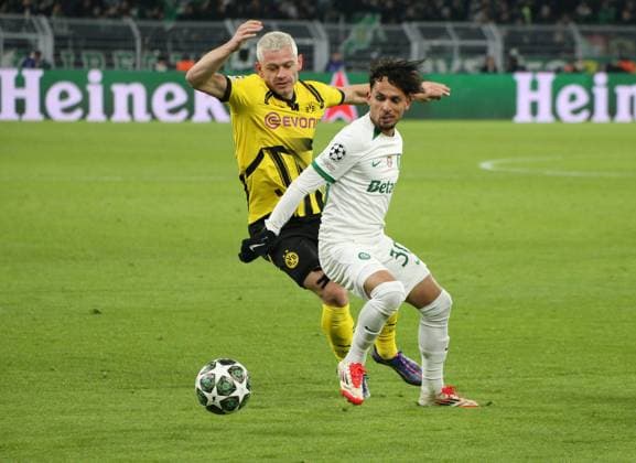 19 02 2025, xgrfx, Football UEFA Champions League, Borussia Dortmund Sporting Lisbon v l Julian Ryerson Borussia Dortmund , Gabriel Teixeira Sporting DFL DFB REGULATIONS PROHIBIT ANY USE OF PHOTOGRAPHS as IMAGE SEQUENCES and or QUASI VIDEO Dortmund
