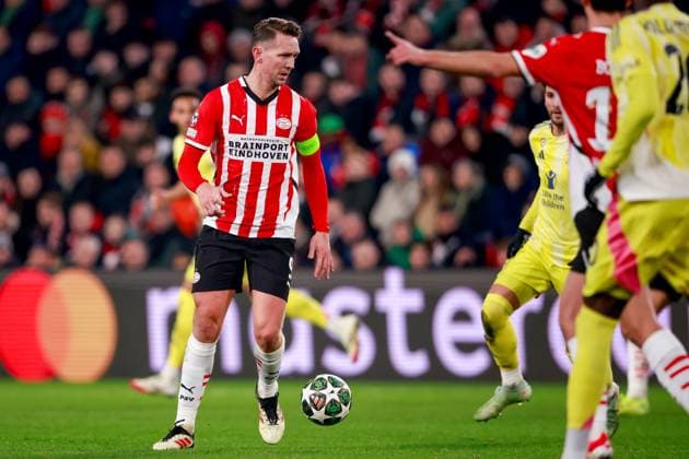 2025-02-19 PSV v Juventus - UEFA Champions League 2024 25 League Knockout Play-off Second Leg EINDHOVEN, NETHERLANDS - FEBRUARY 19: Luuk de Jong of PSV runs with the ball during the UEFA Champions League 2024 25 League Knockout Play-off Second Leg match between PSV and Juventus at Philips Stadion on February 19, 2025 in Eindhoven, Netherlands. Eindhoven Philips Stadion Netherlands Content not available for redistribution in The Netherlands directly or indirectly through any third parties. Copyright: xBroerxvanxdenxBoomx