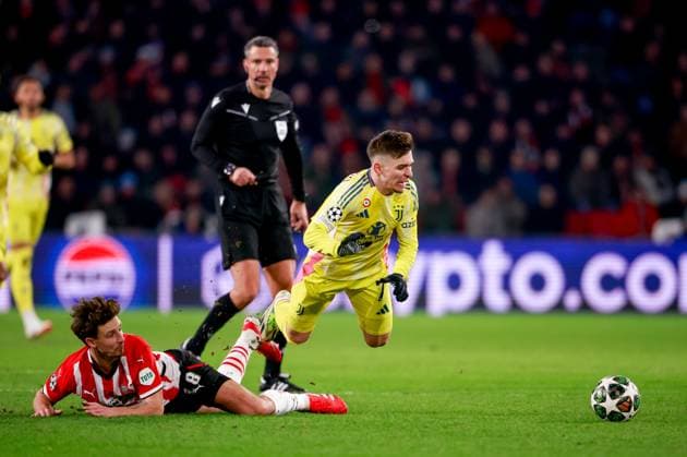 2025-02-19 PSV v Juventus - UEFA Champions League 2024 25 League Knockout Play-off Second Leg EINDHOVEN, NETHERLANDS - FEBRUARY 19: Olivier Boscagli of PSV battles for the ball with Francisco Conceicao of Juventus during the UEFA Champions League 2024 25 League Knockout Play-off Second Leg match between PSV and Juventus at Philips Stadion on February 19, 2025 in Eindhoven, Netherlands. Eindhoven Philips Stadion Netherlands Content not available for redistribution in The Netherlands directly or indirectly through any third parties. Copyright: xBroerxvanxdenxBoomx