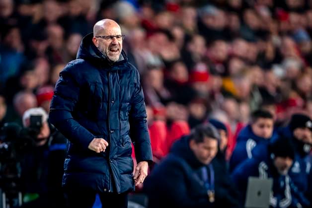 PSV Eindhoven trainer Peter Bosz during the match PSV Juventus at the Philips stadium for the UEFA Champions League Knockout phase play offs 2nd leg season 2024 2025 in EINDHOVEN, Netherlands on 19 february 2025, photo by Marcel van Dorst EYE4images DeFodi Images Defodi-746
