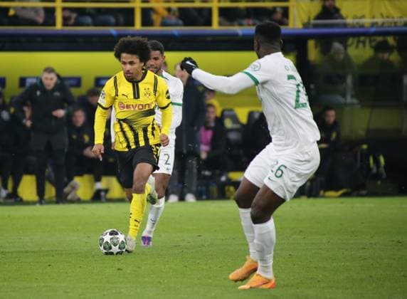19 02 2025, xgrfx, Football UEFA Champions League, Borussia Dortmund Sporting Lisbon v l Karim Adeyemi Borussia Dortmund DFL DFB REGULATIONS PROHIBIT ANY USE OF PHOTOGRAPHS as IMAGE SEQUENCES and or QUASI VIDEO Dortmund