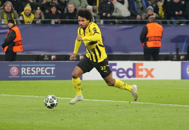 19 02 2025, xgrfx, Football UEFA Champions League, Borussia Dortmund Sporting Lisbon v l Karim Adeyemi Borussia Dortmund DFL DFB REGULATIONS PROHIBIT ANY USE OF PHOTOGRAPHS as IMAGE SEQUENCES and or QUASI VIDEO Dortmund
