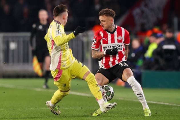 2025-02-19 PSV v Juventus - UEFA Champions League 2024 25 League Knockout Play-off Second Leg EINDHOVEN, NETHERLANDS - FEBRUARY 19: Noa Lang of PSV is challenged by Francisco Conceicao of Juventus during the UEFA Champions League 2024 25 League Knockout Play-off Second Leg match between PSV and Juventus at Philips Stadion on February 19, 2025 in Eindhoven, Netherlands. Eindhoven Philips Stadion Netherlands Content not available for redistribution in The Netherlands directly or indirectly through any third parties. Copyright: xHansxvanxderxValkx