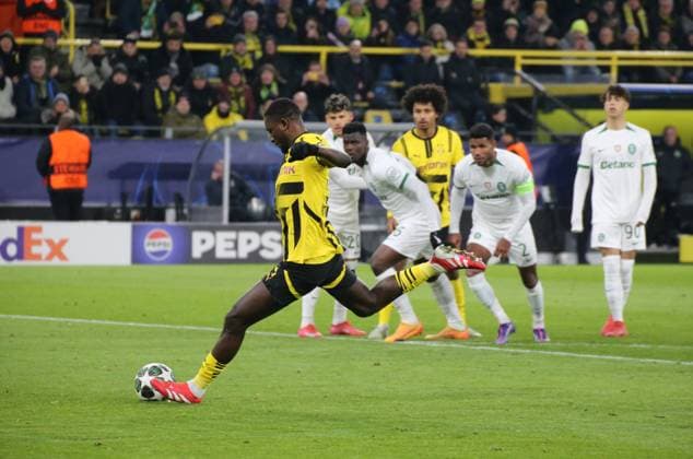 19 02 2025, xgrfx, Football UEFA Champions League, Borussia Dortmund Sporting Lisbon v l Serhou Guirassy misses penalty Borussia Dortmund DFL DFB REGULATIONS PROHIBIT ANY USE OF PHOTOGRAPHS as IMAGE SEQUENCES and or QUASI VIDEO Dortmund