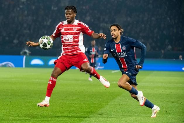 FOOTBALL : Paris SG vs Stade Brestois - Ligue des Champions - Barrage Retour - 19 02 2025 Luck ZogbÃ (Stade Brestois) Bradley Barcola (Paris SG) ParisFrance  Copyright: xBaptistexAutissierx