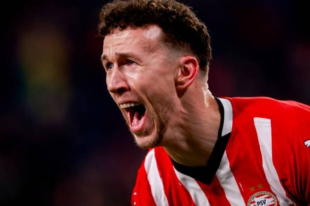 Sport Bilder des Tages 2025-02-19 PSV v Juventus - UEFA Champions League 2024 25 League Knockout Play-off Second Leg EINDHOVEN, NETHERLANDS - FEBRUARY 19: Ivan Perisic of PSV celebrates after scoring his sides first goal during the UEFA Champions League 2024 25 League Knockout Play-off Second Leg match between PSV and Juventus at Philips Stadion on February 19, 2025 in Eindhoven, Netherlands. Eindhoven Philips Stadion Netherlands Content not available for redistribution in The Netherlands directly or indirectly through any third parties. Copyright: xBroerxvanxdenxBoomx