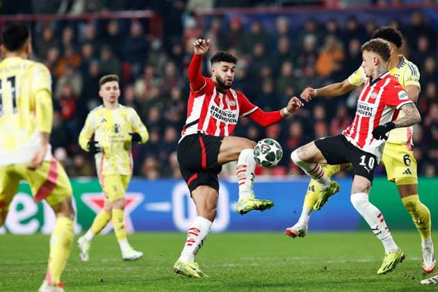 EINDHOVEN, 19-02-2025, Philips Stadium, UEFA Champions League season 2024 25, match between PSV and Juventus, PSV player Ismael Saibari, PSV player Noa Lang PSV - Juventus  x27944217x Copyright: