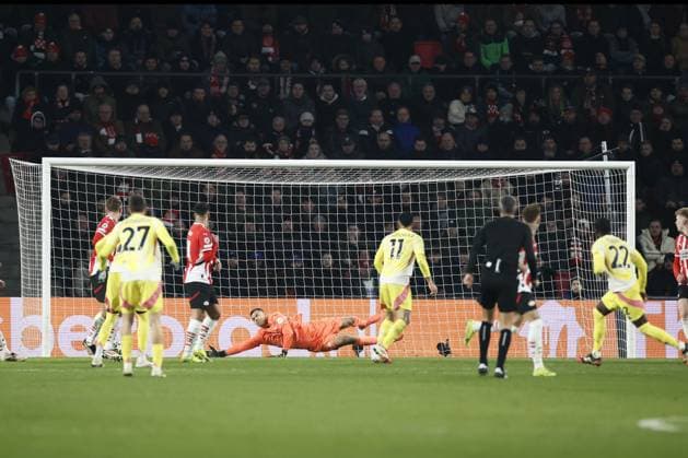 EINDHOVEN - Timothy Weah of Juventus FC scores 1-1 during the UEFA Champions league playoff match between PSV Eindhoven and Juventus FC at Phillips Stadium on Feb. 19, 2025 in Eindhoven, Netherlands. ANP KOEN VAN WEEL UEFA Champions League 2024 25 League Knockout Play-off Second Leg 2024 25 xVIxANPxSportx xxANPxIVx 520392518 originalFilename: 520392518.jpg