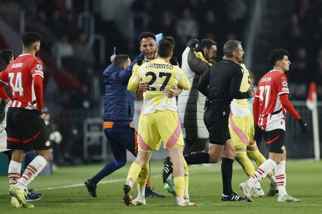 EINDHOVEN - (l-r) Andrea Cambiaso of Juventus FC, Lloyd Kelly of Juventus FC celebrate 1-1 during the UEFA Champions league Playoff match between PSV Eindhoven and Juventus FC at Phillips stadium on Feb. 19, 2025 in Eindhoven, Netherlands. ANP KOEN VAN WEEL UEFA Champions League 2024 25 League Knockout Play-off Second Leg 2024 25 xVIxANPxSportx xxANPxIVx 520392987 originalFilename: 520392987.jpg