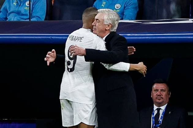 Kylian Mbappà of Real Madrid and Real Madrid head coach Carlo Ancelotti in the technical area Real Madrid v Manchester City, UEFA Champions League, Knockout Round Play-offs, Second Leg, Football, Santiago BernaboÆ?Ã?Æ?o Ã? u, Madrid, Spain - 19 Feb 2025 EDITORIAL USE ONLY No use with unauthorised audio, video, data, fixture lists, club league logos or live services. Online in-match use limited to 120 images, no video emulation. No use in betting, games or single club league player publications. Copyright: xRubenxAlbarran Shutterstockx 15137179cd