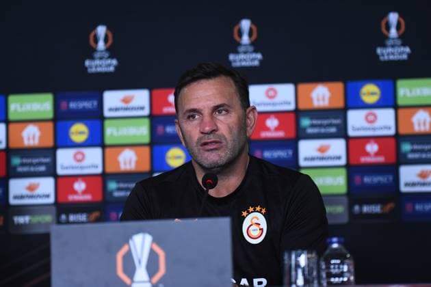 Coach Okan Buruk of Galatasaray seen during the press conference, PK, Pressekonferenz a day before the UEFA Europa League 2024 25 League Knockout Play-off Second Leg match between Galatasaray A.S. and AZ Alkmaar in Istanbul at Rams Park Stadium , Istanbul , Turkey on February 19 , 2025. ( Photo by Seskimphoto ) Istanbul Turkey Istanbul Turkey Copyright: xSeskimphotox Galatasaray_Press_Conf-19225 (29)