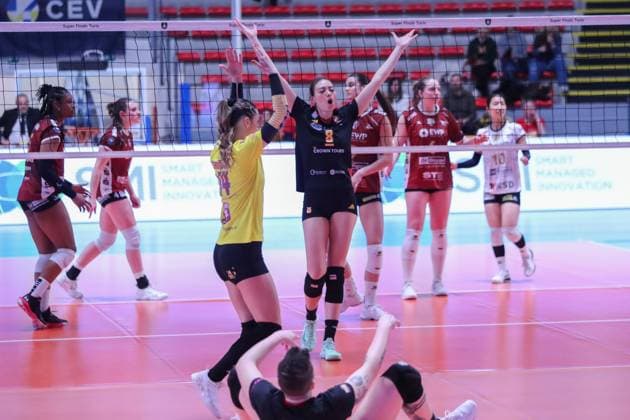 Roma Volley exultation during Roma Volley vs SC Potsdam, Women s Volleyball Challenge Cup match in Rome, Italy, February 19 2025  Copyright: xLuigixMariani IPAxSportx xipa-agency.netx xx IPA_54302738 IPA_Agency_IPA54302738