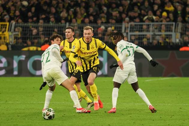 Dortmund, Germany February 19, 2025 Champions League 2024 2025 Borussia Dortmund vs Sporting Lisbon In the picture from left in the duel Eduardo Quaresma Sporting Lisbon , Maximilian Beier BVB , Pascal Gross Gross BVB and Geovany Quenda Sporting Lisbon Signal Iduna Park North Rhine-Westphalia Copyright: xFotostandx xFantinix