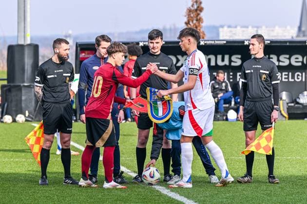 U16 BELGIUM VS ITALY assistant referee Chasan Bektemirov , Jelle Driessen (10) of Belgium , referee Simon Corbay , Rocchetti Edoardo (5) of Italy , assistant referee Jean-Francois Vilain pictured before a friendly U16 soccer game between Belgium and Italy , on Wednesday 19 February 2025 in Tubeke , Belgium . PHOTO SPORTPIX Stijn Audooren Tubeke RBFA Proximus Basecamp Belgium  Copyright: xSportpix.bex xStijnxAudoorenxStijnxAudoorenx