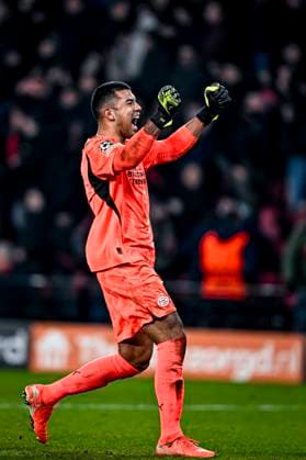 PSV goalkeeper Walter Benitez celebrating the win 3-1, during the match PSV - Juventus at the Philips stadium for the UEFA Champions League - Knockout phase play-offs - 2nd leg season 2024-2025 in EINDHOVEN, Netherlands on 19 february 2025, (photo by Stefan Koops EYE4images DeFodi Images) Defodi-746