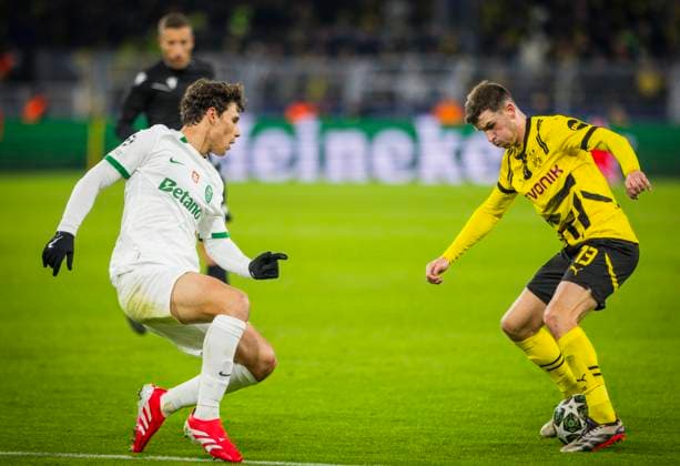 Dortmund, Germany 19th Feb 2025 Pascal Gross BvB Eduardo Quaresma SP Borussia Dortmund Sporting Lisbon Borussia Dortmund Sporting Lisbon 19 02 2025
