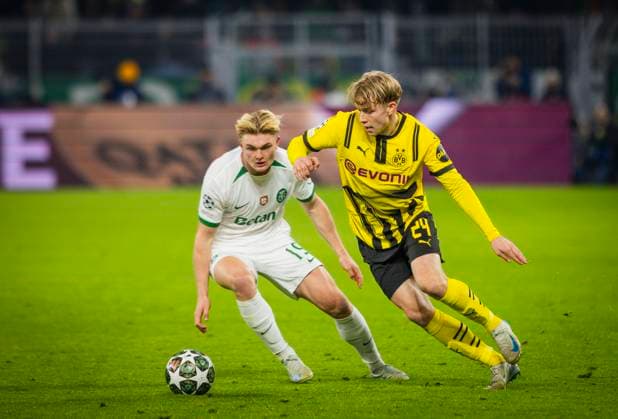 Dortmund, Germany 19th Feb 2025 Daniel Svensson BVB Conrad Harder SP Borussia Dortmund Sporting Lisbon Borussia Dortmund Sporting Lisbon 19 02 2025