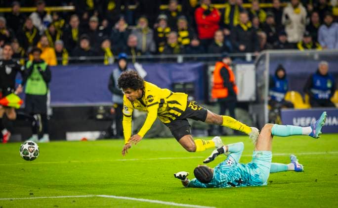 Dortmund, Germany. 19th Feb 2025. Karim Adeyemi (BvB) Rui Silva (SP) Borussia Dortmund - Sporting Lisbon Borussia Dortmund - Sporting Lissabon 19.02.2025