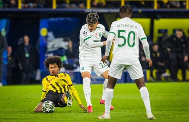 Dortmund, Germany. 19th Feb 2025. Karim Adeyemi (BvB) Maxi Araujo (SP) Borussia Dortmund - Sporting Lisbon Borussia Dortmund - Sporting Lissabon 19.02.2025
