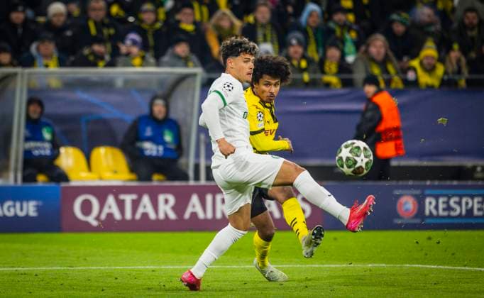 Dortmund, Germany 19th Feb 2025 Karim Adeyemi BvB Maxi Araujo SP Borussia Dortmund Sporting Lisbon Borussia Dortmund Sporting Lisbon 19 02 2025