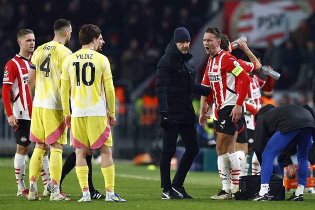 EINDHOVEN - (l-r) Luuk de Jong of PSV Eindhoven (right) reacts during the UEFA Champions league playoff match between PSV Eindhoven and Juventus FC at Phillips Stadium on Feb. 19, 2025 in Eindhoven, Netherlands. ANP SEM VAN DER WAL UEFA Champions League 2024 25 League Knockout Play-off Second Leg 2024 25 xVIxANPxSportx xxANPxIVx 520402699 originalFilename: 520402699.jpg