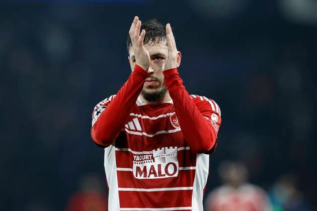 February 19, 2025, Paris, Paris, France: Mathias Pereira Lage of STADE BRESTOIS pay tribute to supporters during the match of UEFA Champions League between Paris Saint Germain and Stade Brestois at Parc des Princes Stadium - on February 19 2025 Paris - France Paris France - ZUMAb253 20250219_zsp_b253_054 Copyright: xLoicxBaratouxx