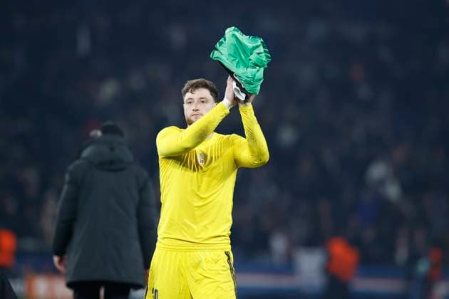 February 19, 2025, Paris, Paris, France: GrÅ½goire Coudert (GK) of STADE BRESTOIS pay tribute to supporters during the match of UEFA Champions League between Paris Saint Germain and Stade Brestois at Parc des Princes Stadium - on February 19 2025 Paris - France Paris France - ZUMAb253 20250219_zsp_b253_064 Copyright: xLoicxBaratouxx