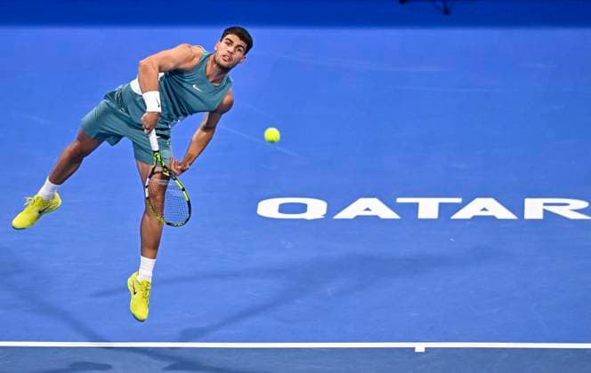 ATP, Tennis Herren QATAR EXXONMOBIL OPEN ROUND OF 16 Carlos Alcaraz of Spain competes in her round of 16 match against Luca Nardi of Italy during the ATP Qatar ExxonMobil Open 2025 tennis tournament at the Khalifa International Tennis Complex in Doha, Qatar, on February 19, 2025. DOHA Qatar Copyright: xNOUSHADx