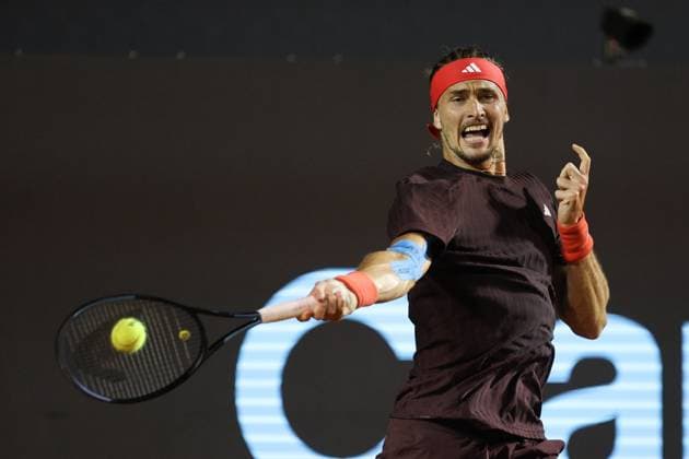 Sport Themen der Woche KW08 Sport Bilder des Tages (250220) -- RIO DE JANEIRO, Feb. 20, 2025 -- Alexander Zverev of Germany hits a return during the men s singles round of 16 match against Alexander Shevchenko of Kazakhstan at the 2025 ATP, Tennis Herren 500 Rio Open at Jockey Club Brasileiro in Rio de Janeiro, Brazil, on Feb. 19, 2025. (Photo by Xinhua) (SP)BRAZIL-RIO DE JANEIRO-TENNIS-RIO OPEN-MEN S SINGLES ClaudiaxMartini 