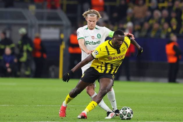 (250220) -- DORTMUND, Feb. 20, 2025 -- Serhou Guirassy (R) of Borussia Dortmund vies with Morten Hjulmand of Sporting CP during the UEFA Champions League knockout phase play-off second leg football match between Borussia Dortmund and Sporting CP in Dortmund, Germany, Feb. 19, 2025. (Photo by Xinhua) (SP)GERMANY-DORTMUND-FOOTBALL-UEFA CHAMPIONS LEAGUE-DORTMUND VS SPORTING CP JoachimxBywaletz 