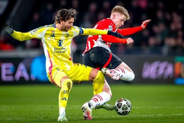 Juventus midfielder Manuel Locatelli, PSV Eindhoven midfielder Jerdy Schouten during the match PSV Juventus at the Philips stadium for the UEFA Champions League Knockout phase play offs 2nd leg season 2024 2025 in EINDHOVEN, Netherlands on 19 february 2025, photo by Marcel van Dorst EYE4images DeFodi Images Defodi-746