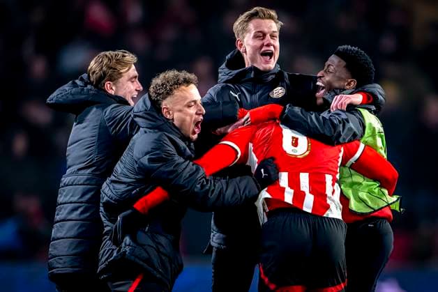 PSV Eindhoven defender Ryan Flamingo, PSV Eindhoven forwarder Noa Lang celebrating the victory after the game during the match PSV Juventus at the Philips stadium for the UEFA Champions League Knockout phase play offs 2nd leg season 2024 2025 in EINDHOVEN, Netherlands on 19 february 2025, photo by Marcel van Dorst EYE4images DeFodi Images Defodi-746