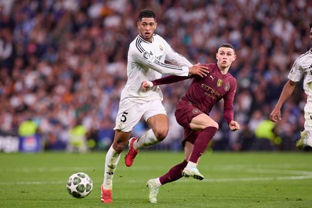 Real Madrid CF vs Manchester City in Madrid, Spain - 19 Feb 2025 Jude Bellingham (L) of Real Madrid CF and Phil Foden (R) of Manchester City seen in action during the 2024 2025 UEFA Champions League Knockout Play-off second leg match between Real Madrid CF and Manchester City at Santiago Bernabeu Stadium. Final score Real Madrid CF 3 : 1 Manchester City Madrid Spain Copyright: xFedericoxTitonex xSOPAxImagesx FTITONE_0029