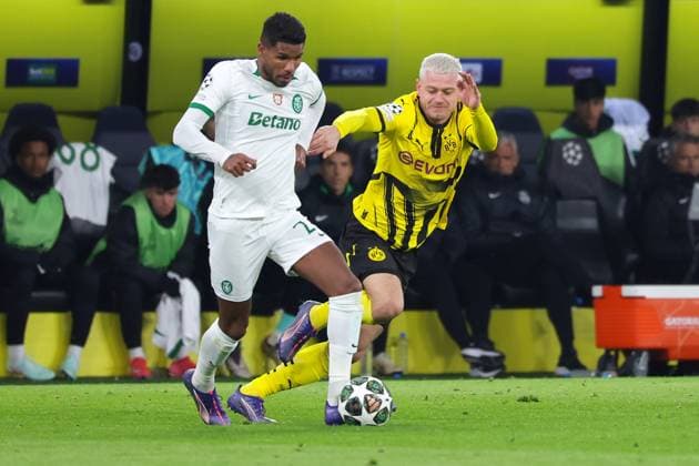 (250220) -- DORTMUND, Feb. 20, 2025 -- Julian Ryerson (R) of Borussia Dortmund vies with Matheus Reis of Sporting CP during the UEFA Champions League knockout phase play-off second leg football match between Borussia Dortmund and Sporting CP in Dortmund, Germany, Feb. 19, 2025. (Photo by Xinhua) (SP)GERMANY-DORTMUND-FOOTBALL-UEFA CHAMPIONS LEAGUE-DORTMUND VS SPORTING CP JoachimxBywaletz 