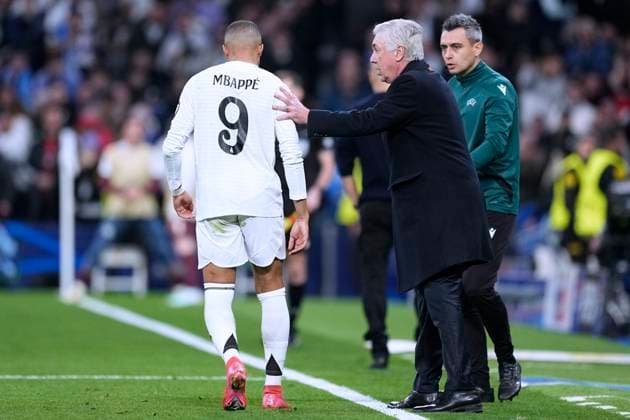 ANCELOTTI Carlo Coach Team Real Madrid with MBAPPE Kylian UEFA Champions League Season 2024 2025 Match Real Madrid Manchester City 3 1 on 19 02 2025 in Madrid DFL REGULATIONS PROHIBIT ANY USE OF PHOTOGRAPHS as IMAGE SEQUENCES and or QUASI VIDEO Copyright: xLacixPerenyix