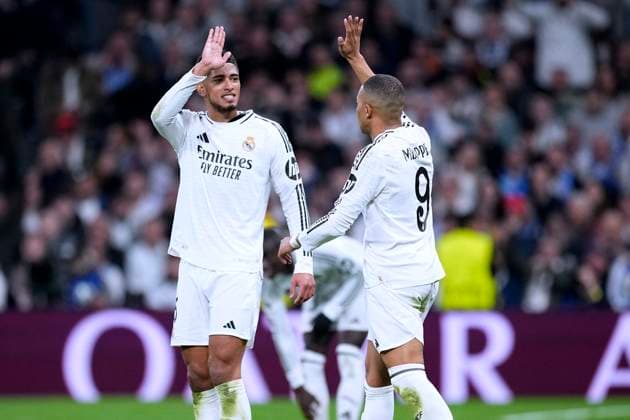 MBAPPE Kylian Team Real Madrid cheers after his third goal with BELLINGHAM Jude UEFA Champions League season 2024 2025 match Real Madrid Manchester City 3 1 on 19 02 2025 in Madrid DFL REGULATIONS PROHIBIT ANY USE OF PHOTOGRAPHS as IMAGE SEQUENCES and or QUASI VIDEO Copyright: xLacixPerenyix