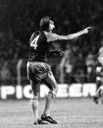820831 Football, English Division One 1982 1983, Luton West Ham West Hams Billy Bonds Photo BILDBYRAN D178 03 D178 03 scanx football football Division One first division england season 1982 1983 1982 83 1982 83 1982 Luton West Ham bbeng dia  Copyright: BILDBYRAN BB820831BB006