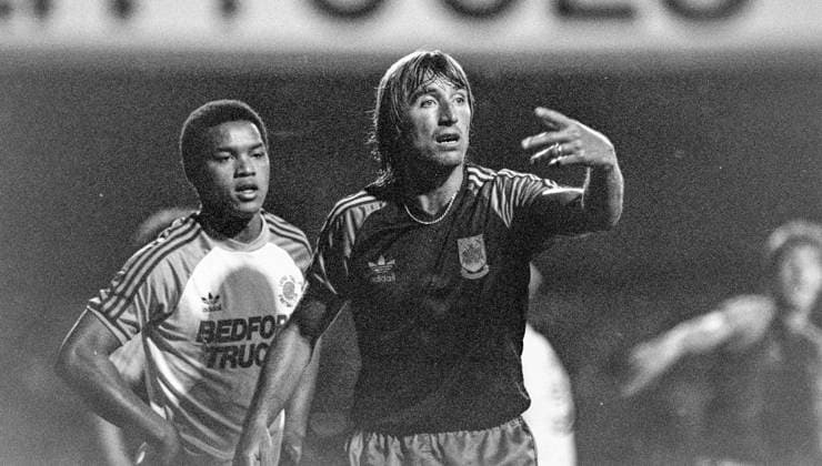 820831 Football, English Division One 1982 1983, Luton West Ham Lutins Brian Stein and West Hams Billy Bonds Photo BILDBYRAN D178 03 D178 03 scanx football fotboll Division One first division england season 1982 1983 1982 83 1982 83 1982 Luton West Ham bbeng dia  Copyright: BILDBYRAN BB820831BB011