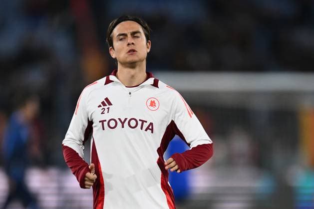 Paulo Dybala of A.S. Roma participates in the 2024 25 UEFA Europa League knockout play-off second leg match between A.S. Roma and F.C. Porto at Olympic Stadium on February 20, 2025 in Rome, Italy.  Copyright: xDomenicoxCippitelli IPAxSportx xipa-agency.netx xx IPA_54331248 IPA_Agency_IPA54331248