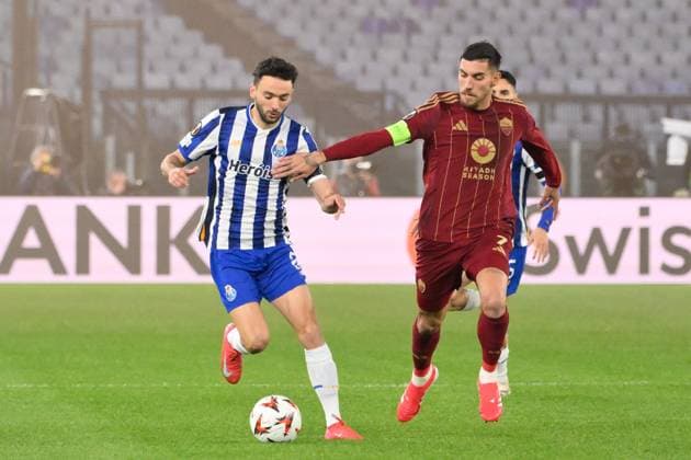 Portoâ??s Joao Mario and Romaâ??s Lorenzo Pellegrini during the UEFA Europa League 2024-2025 football match between AS Roma vs FC Porto at the Olympic Stadium in Rome on February 20, 2025.  Copyright: xFabrizioxCorradetti IPAxSportx xipa-agency.netx xx IPA_54332717 IPA_Agency_IPA54332717