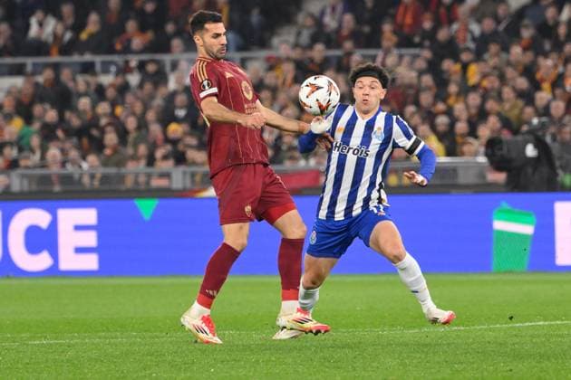 Romaâ??s Zeki Celik and Portoâ??s Pepe during the UEFA Europa League 2024-2025 football match between AS Roma vs FC Porto at the Olympic Stadium in Rome on February 20, 2025.  Copyright: xFabrizioxCorradetti IPAxSportx xipa-agency.netx xx IPA_54333026 IPA_Agency_IPA54333026