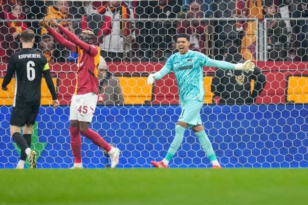 2025-02-20 Galatasaray v AZ Alkmaar - UEFA Europa League 2024 25 League Knockout Play-off Second Leg ISTANBUL, TURKEY - FEBRUARY 20: Goalkeeper Rome-Jayden Owusu-Oduro of AZ Alkmaar shouts during a UEFA Europa League 2024 25 League Knockout Play-off Second Leg match between Galatasaray and AZ Alkmaar at RAMS Park on February 20, 2025 in Istanbul, Turkey. Istanbul RAMS Park Turkey Content not available for redistribution in The Netherlands directly or indirectly through any third parties. Copyright: xEdxvanxdexPolx