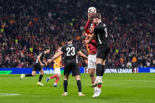 2025-02-20 Galatasaray v AZ Alkmaar - UEFA Europa League 2024 25 League Knockout Play-off Second Leg ISTANBUL, TURKEY - FEBRUARY 20: BarÄ±Åü Alper YÄ±lmaz of Galatasaray and Wouter Goes of AZ Alkmaar battle for possession during a UEFA Europa League 2024 25 League Knockout Play-off Second Leg match between Galatasaray and AZ Alkmaar at RAMS Park on February 20, 2025 in Istanbul, Turkey. Istanbul RAMS Park Turkey Content not available for redistribution in The Netherlands directly or indirectly through any third parties. Copyright: xEdxvanxdexPolx