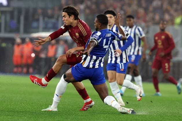 Football: UEFA EUROPE LEAGUE 2024 2025 - play off - AS ROMA vs FC PORTO on February 20, 2025 at Olympic Stadium in Rome Rome, Italy 20.02.2025 : Paulo Dybala of Roma, Otavio of Porto seen in action during Uefa Europe League 2024-2025 football match, play-off, AS Roma vs FC Porto at Olympic stadium in Rome. Rome Olympic stadium italy italy Copyright: xmarcoxiacobucci