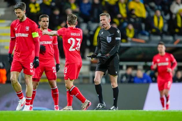 Football, European League Bodo Glimt Twente Bodo 20250220 Referee Alejandro Hernandez during the European League football match between Bodo Glimt and Twente at Aspmyra Stadium Photo Fredrik Varfjell NTB Bodo Norge EDITORIAL USE ONLY RESTRICTED USE FOR BETTING COMPANIES  Copyright: xFredrikxVarfjellx xNTBx